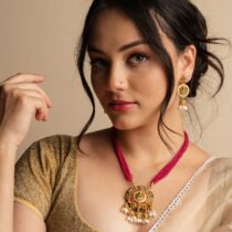 VASUNDHARA PENDANT SET