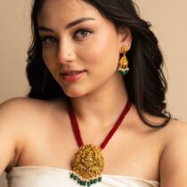 DHANVITHA PENDANT SET