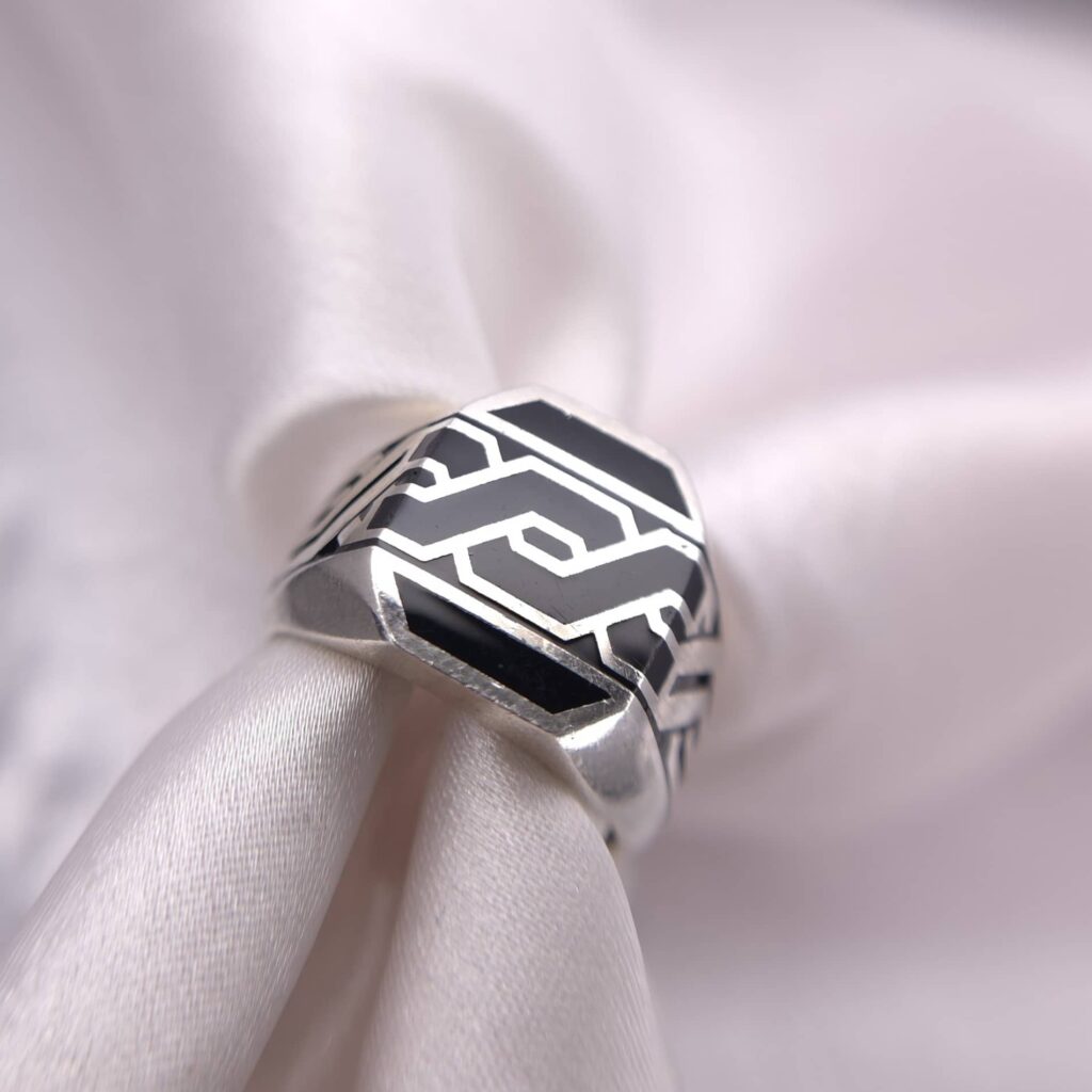 ZAYVREN RING