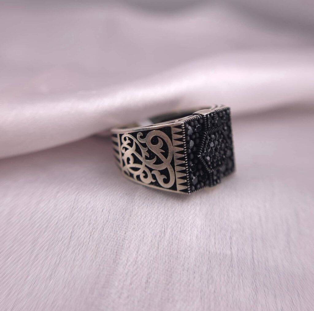 KAALVETH RING